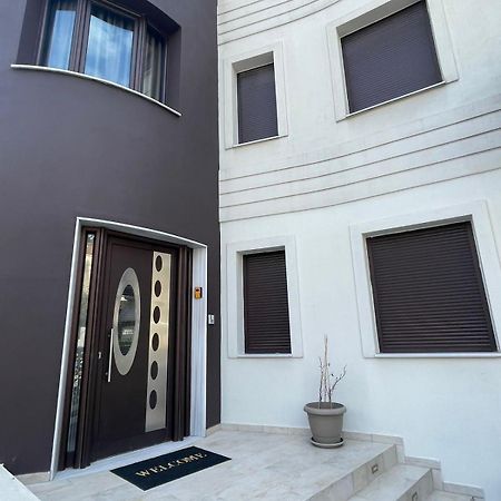 Aretoysa Center Luxury Suites 2 Néa Péramos Buitenkant foto