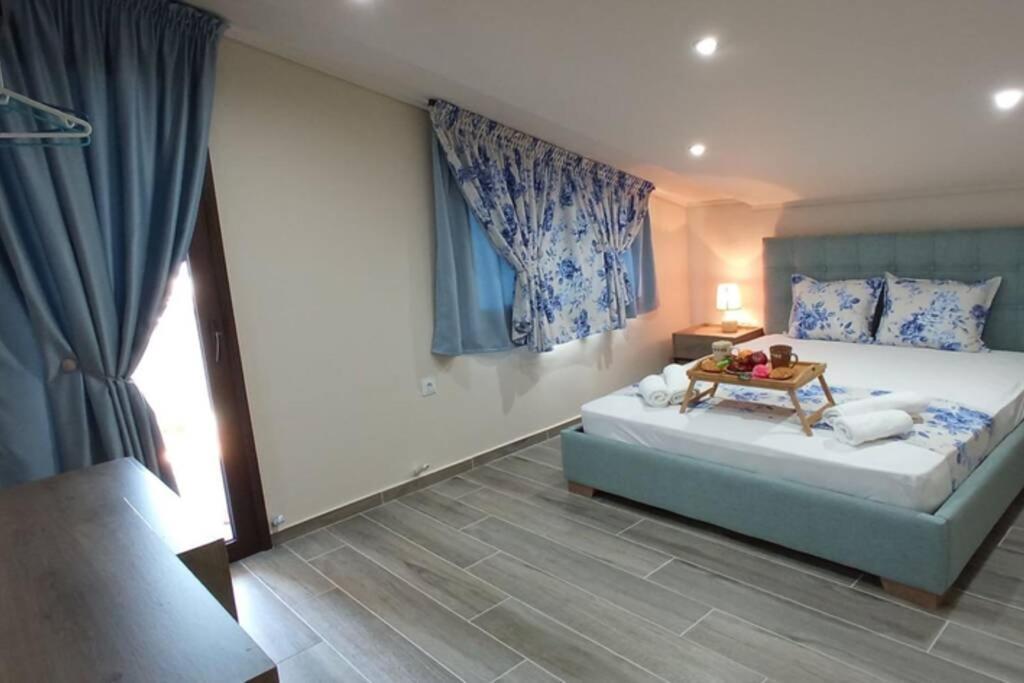 Aretoysa Center Luxury Suites 2 Néa Péramos Buitenkant foto