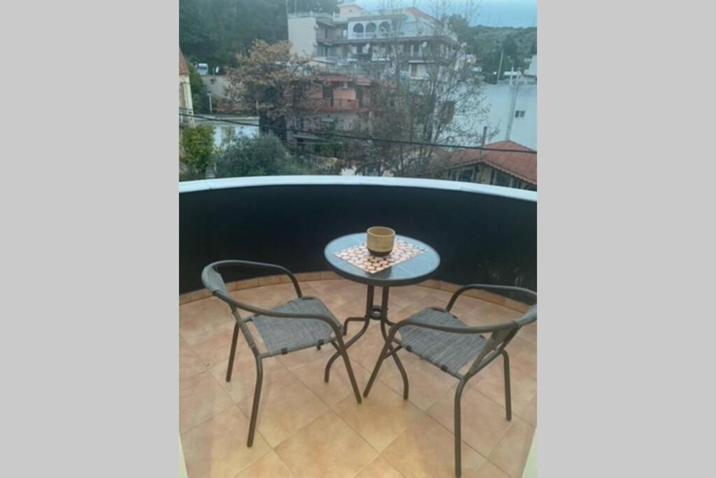 Aretoysa Center Luxury Suites 2 Néa Péramos Buitenkant foto