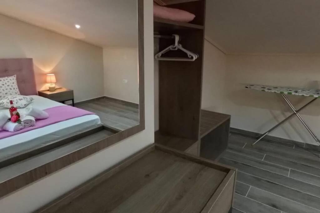 Aretoysa Center Luxury Suites 2 Néa Péramos Buitenkant foto