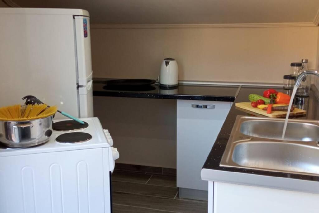 Aretoysa Center Luxury Suites 2 Néa Péramos Buitenkant foto