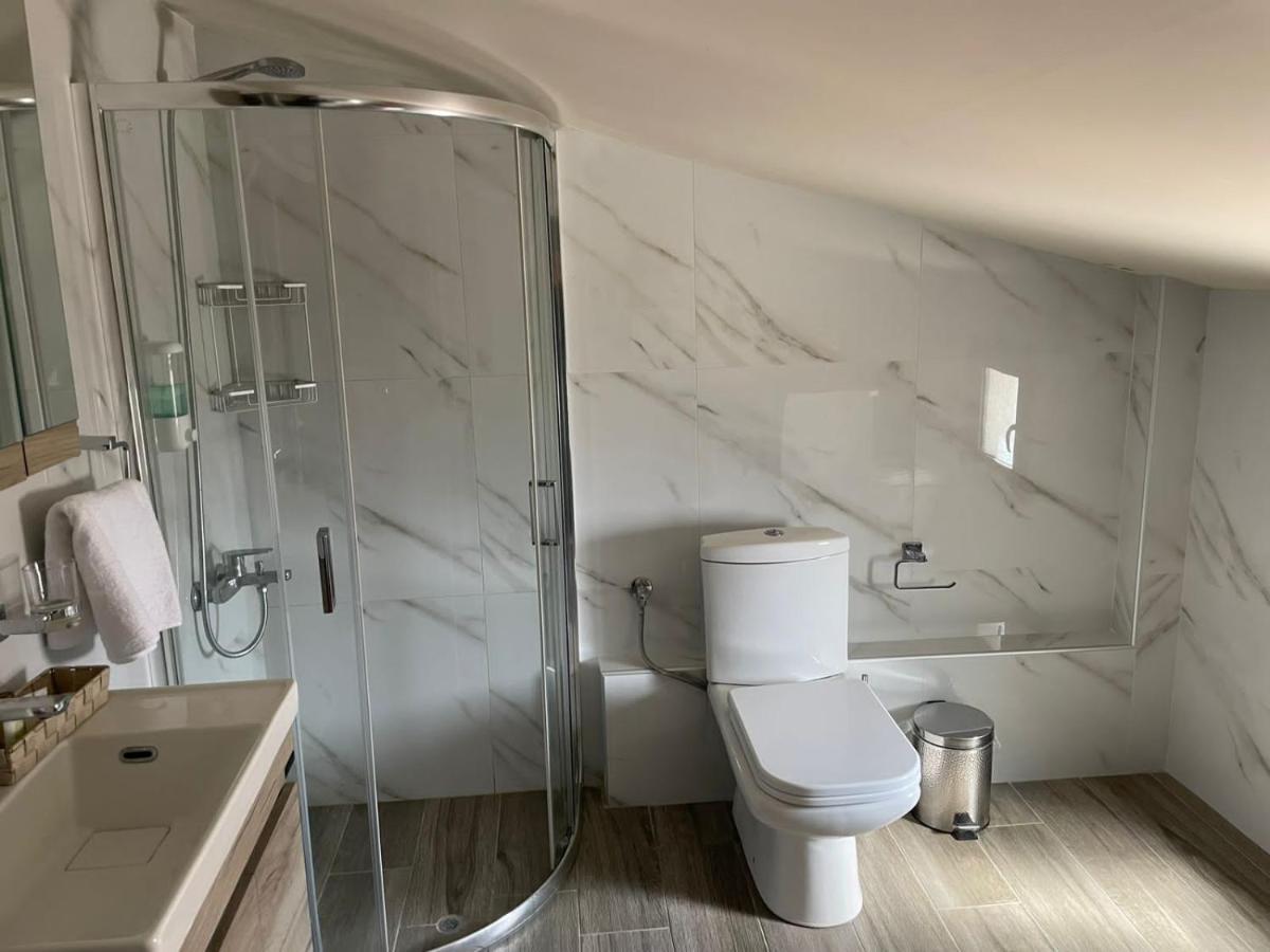 Aretoysa Center Luxury Suites 2 Néa Péramos Buitenkant foto