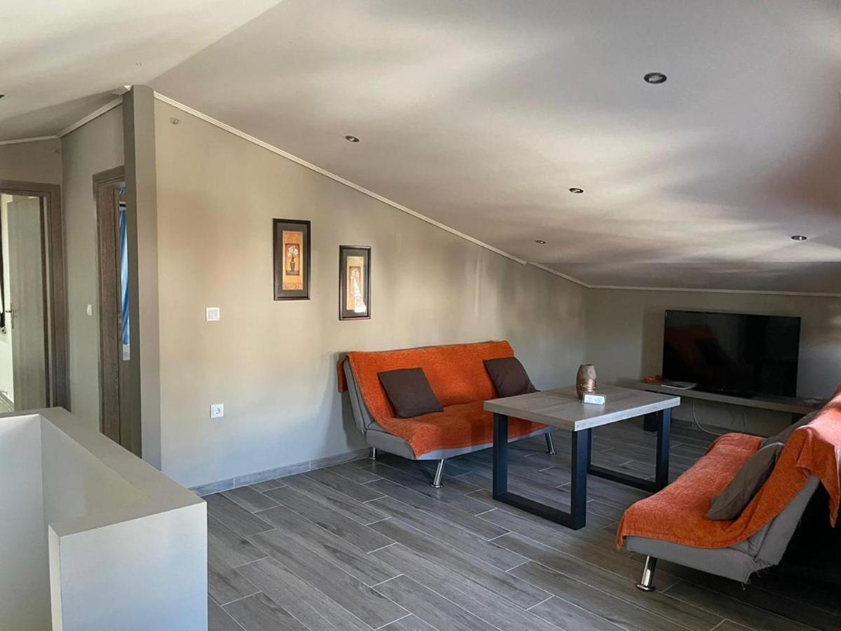 Aretoysa Center Luxury Suites 2 Néa Péramos Buitenkant foto