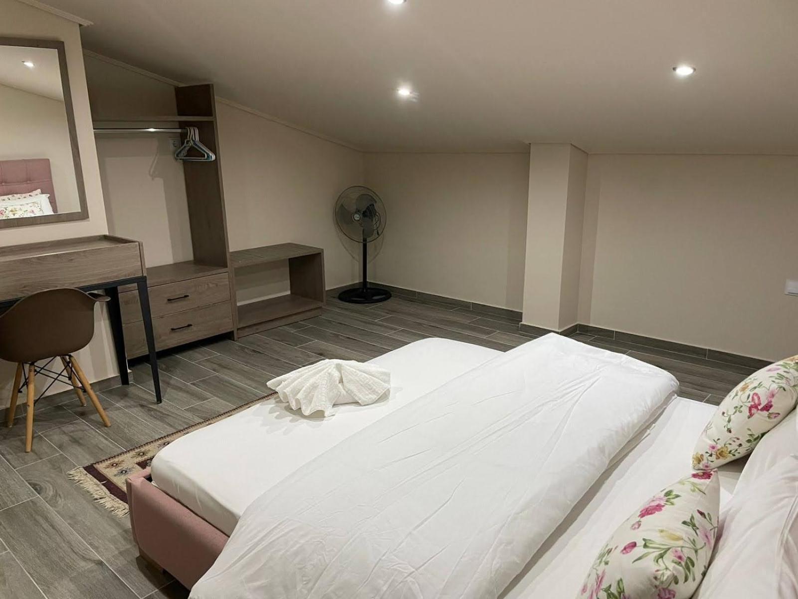 Aretoysa Center Luxury Suites 2 Néa Péramos Buitenkant foto